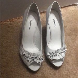 Xappeal size 7 white heels